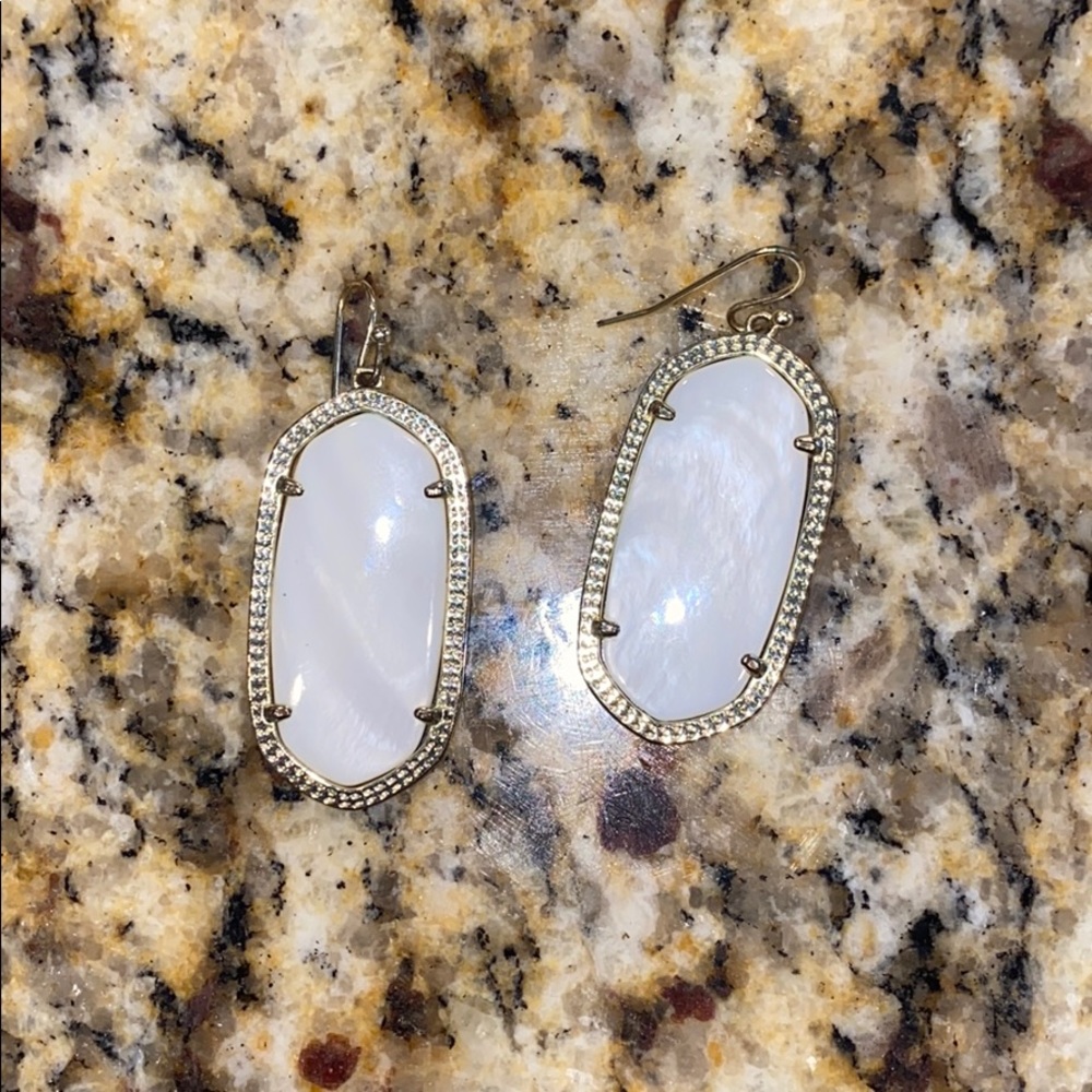 Kendra Scott dangle earrings!